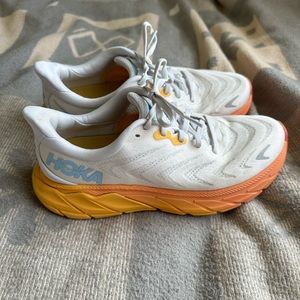 Hoka Arahi 6 women’s size 7.5